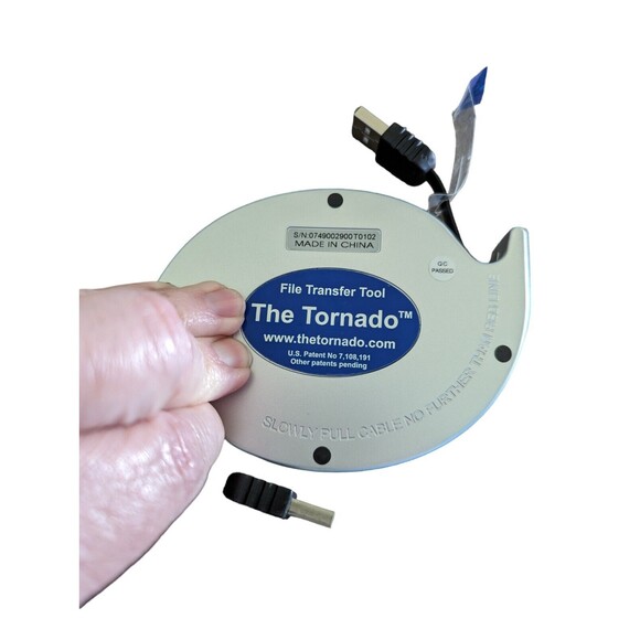 The Tornado PC to PC Data Transfer Device Voted Best Gadget 2007 Computer Boxed - Picture 3 of 4